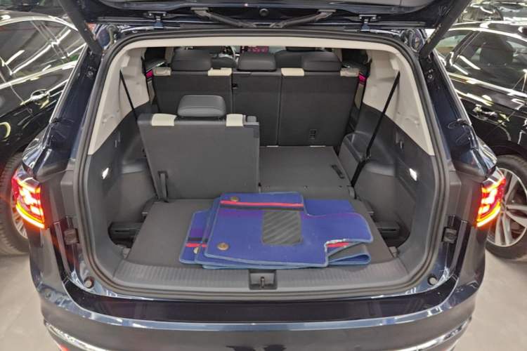 Used Volkswagen ID.6 CROZZ 2022 Long-Range Lite PRO Edition Trunk