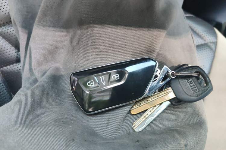 Used Volkswagen ID.6 CROZZ 2022 Long-Range PRO Edition Vehicle Key