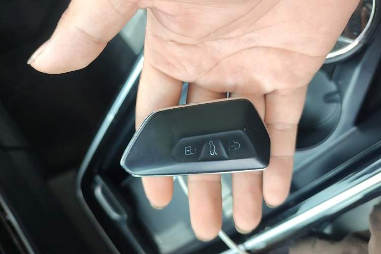 Used Volkswagen ID.6 CROZZ 2022 Long-Range PRO Edition Vehicle Key