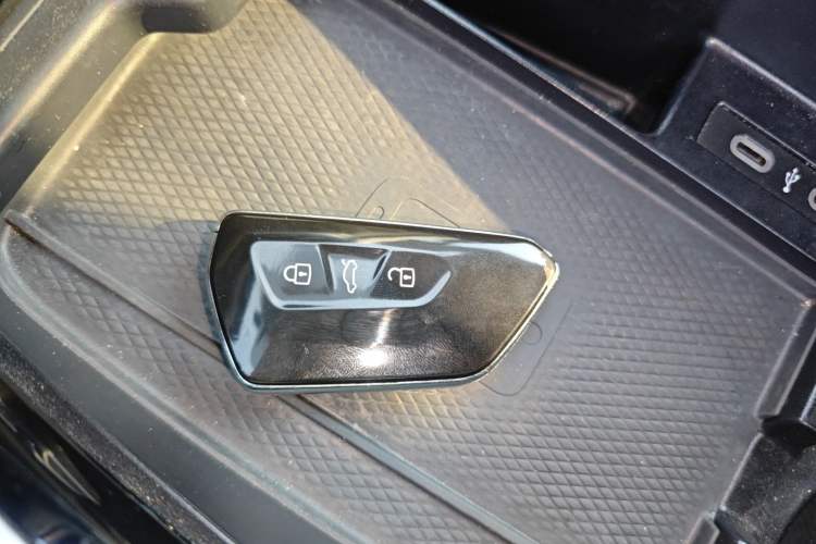 Used Volkswagen ID.6 CROZZ 2022 Long-Range PRO Edition Vehicle Key