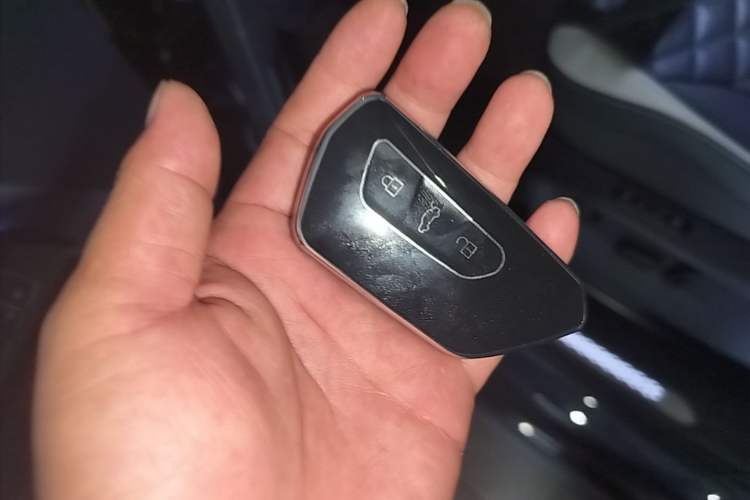 Used Volkswagen ID.6 CROZZ 2022 Long-Range PRO Edition Vehicle Key