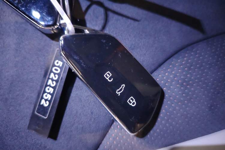 Used Volkswagen ID.6 CROZZ 2022 Long-Range PRO Edition Vehicle Key