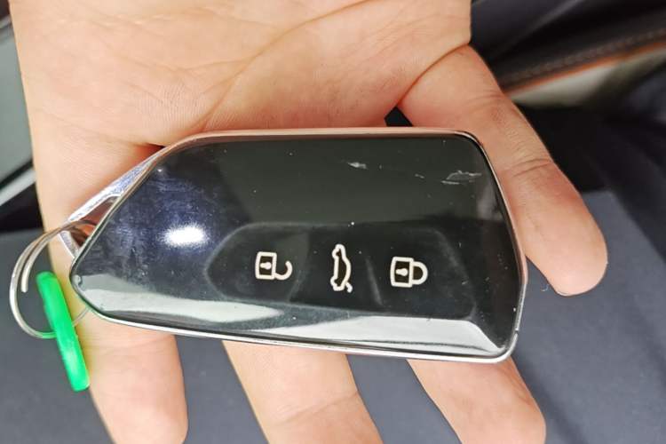 Used Volkswagen ID.6 CROZZ 2022 Long-Range PRO Edition Vehicle Key