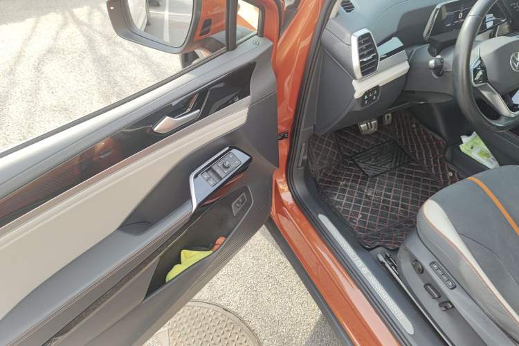 Used Volkswagen ID.6 CROZZ 2022 Long-Range PRO Edition Interior 3
