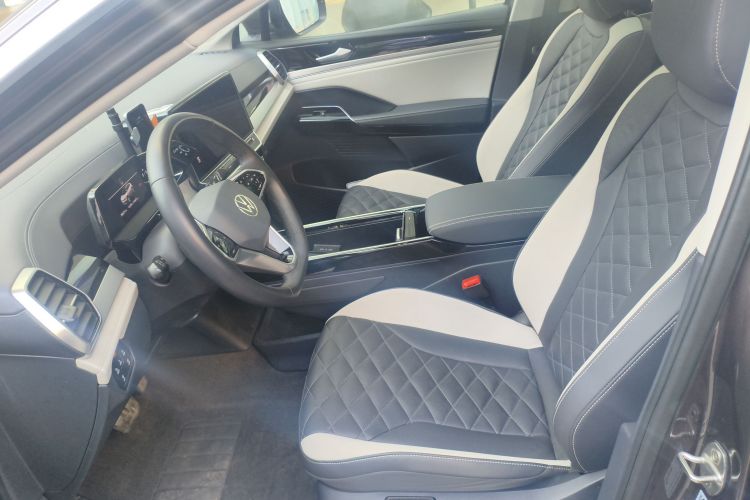 Used Volkswagen ID.6 CROZZ 2022 Long-Range PRO Edition Left Front Seat