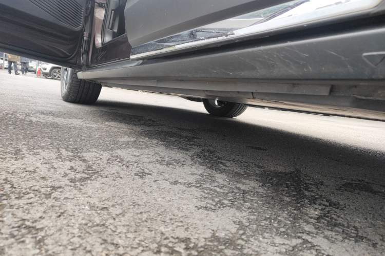 Used Volkswagen ID.6 CROZZ 2022 Long-Range PRO Edition Left Side Sill