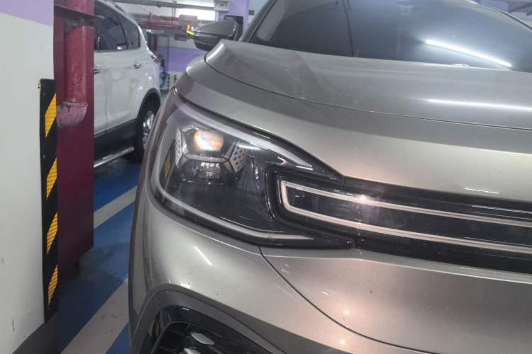 Used Volkswagen ID.6 CROZZ 2022 Long-Range PRO Edition Right Front Headlight