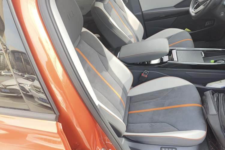 Used Volkswagen ID.6 CROZZ 2022 Long-Range PRO Edition Right Front Seat