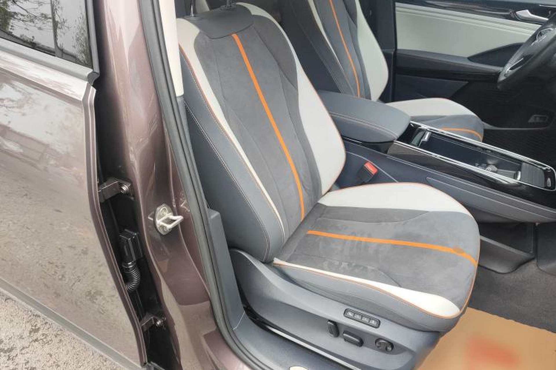 Used Volkswagen ID.6 CROZZ 2022 Long-Range PRO Edition Right Front Seat