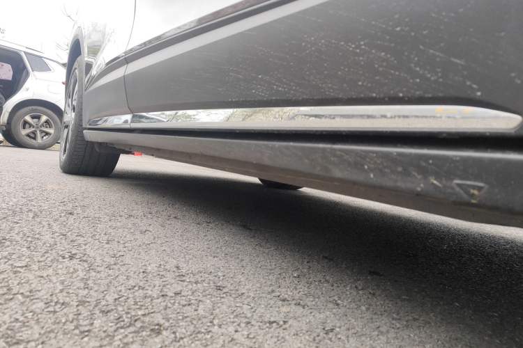 Used Volkswagen ID.6 CROZZ 2022 Long-Range PRO Edition Right Side Sill