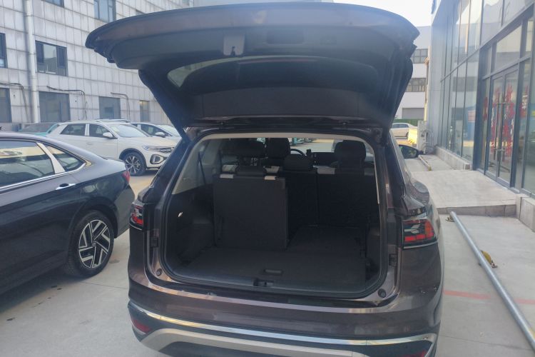 Used Volkswagen ID.6 CROZZ 2022 Long-Range PRO Edition Trunk