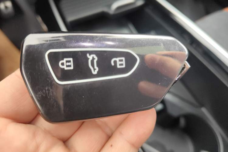 Used Volkswagen ID.6 CROZZ 2022 Long-Range PRO Edition Vehicle Key