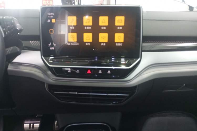 Used Volkswagen ID.6 CROZZ 2022 Long-Range PRO Edition Audio And AC Panel