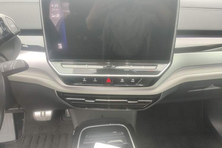 Used Volkswagen ID.6 CROZZ 2022 Long-Range PRO Edition Audio And AC Panel
