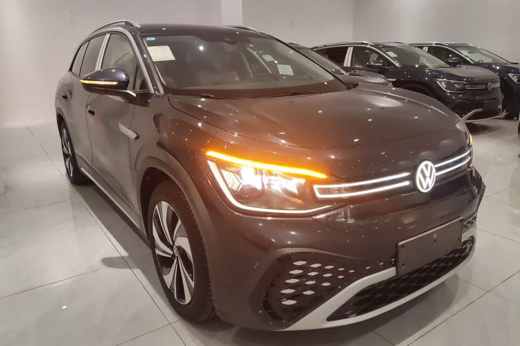 Used Volkswagen ID.6 CROZZ 2022 Long-Range PURE+ Edition Front Right 45 Deg
