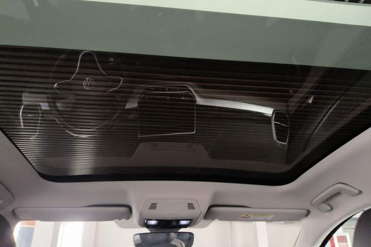Used Volkswagen ID.6 CROZZ 2022 Long-Range PRO Edition Headliner