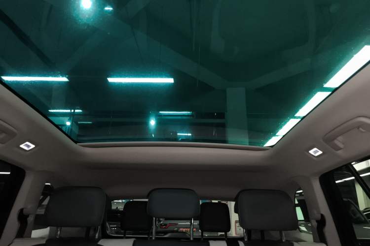 Used Volkswagen ID.6 CROZZ 2022 Long-Range PRO Edition Headliner
