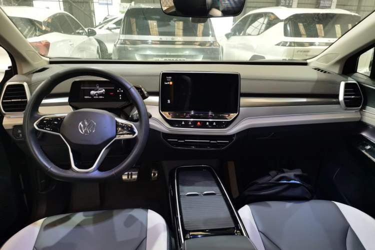 Used Volkswagen ID.6 CROZZ 2022 Standard Range PURE Edition Interior 2