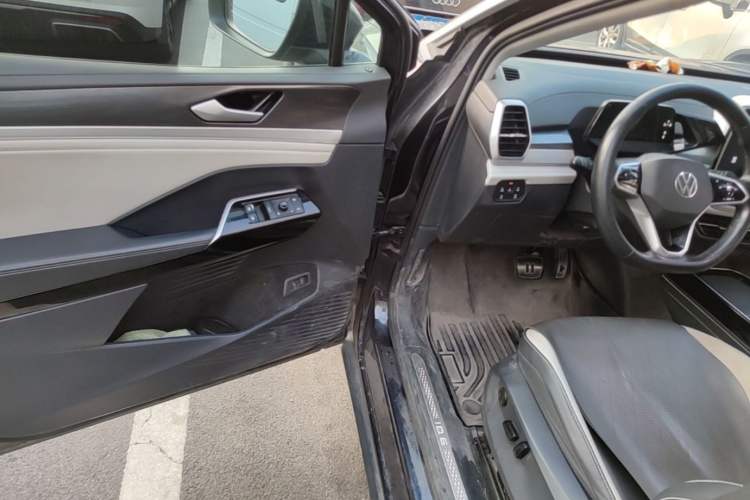 Used Volkswagen ID.6 CROZZ 2022 Standard Range PURE Edition Interior 3