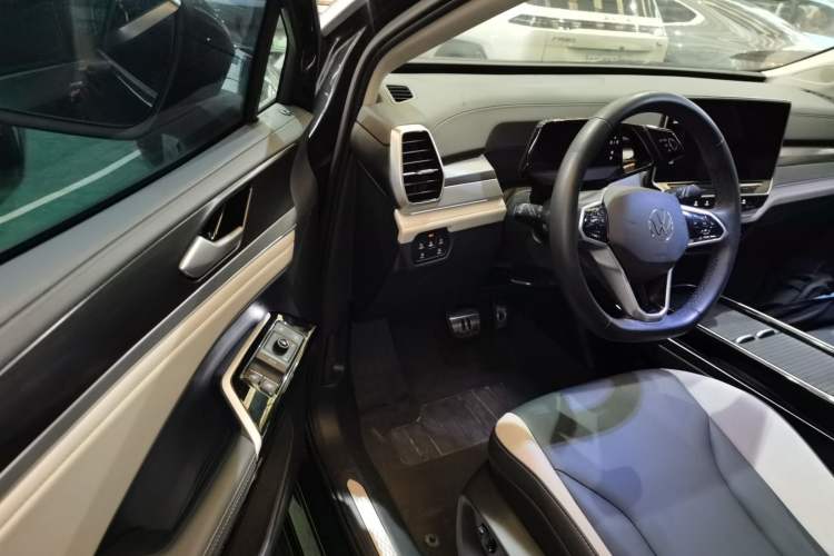 Used Volkswagen ID.6 CROZZ 2022 Standard Range PURE Edition Interior 3