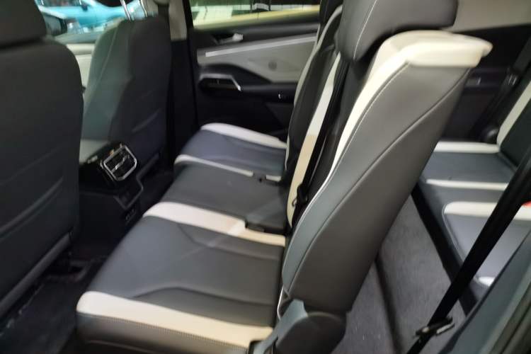 Used Volkswagen ID.6 CROZZ 2022 Standard Range PURE Edition Interior 4