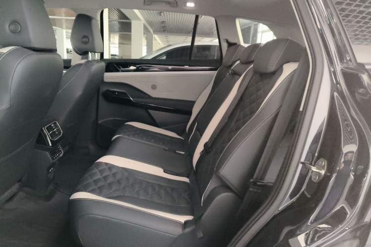 Used Volkswagen ID.6 CROZZ 2022 Long-Range PRO Edition Interior 4