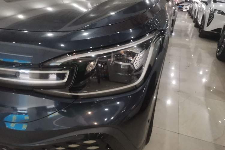 Used Volkswagen ID.6 CROZZ 2022 Long-Range PRO Edition Left Front Headlight