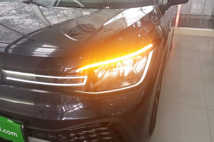 Used Volkswagen ID.6 CROZZ 2022 Long-Range PRO Edition Left Front Headlight