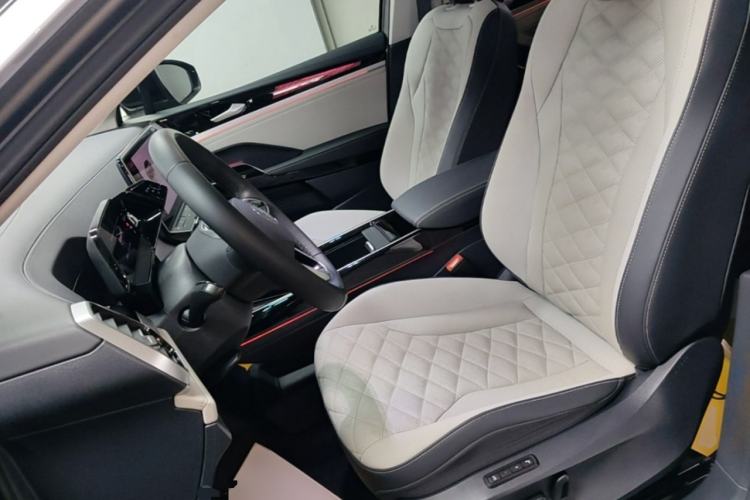Used Volkswagen ID.6 CROZZ 2022 Long-Range PRO Edition Left Front Seat