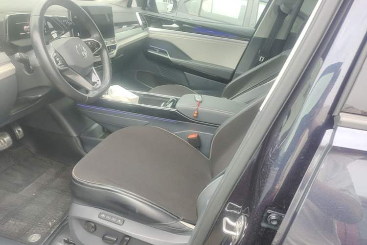 Used Volkswagen ID.6 CROZZ 2022 Long-Range PRO Edition Left Front Seat