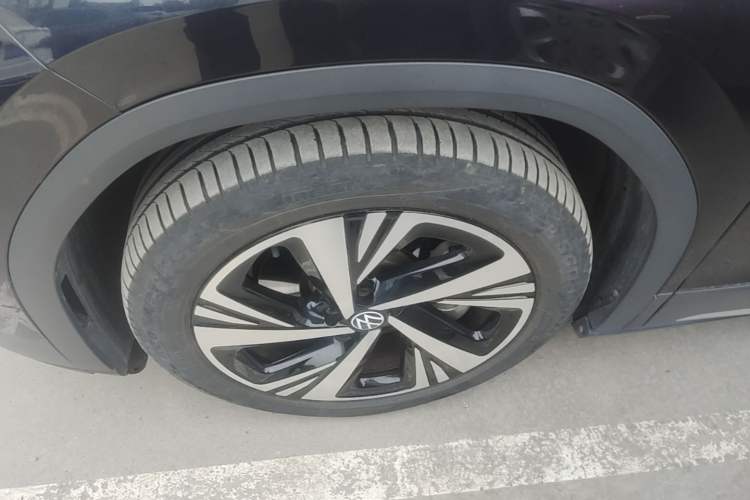 Used Volkswagen ID.6 CROZZ 2022 Long-Range PRO Edition Left Front Wheel Hub