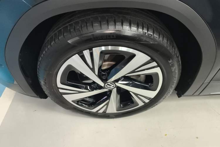 Used Volkswagen ID.6 CROZZ 2022 Long-Range PRO Edition Left Front Wheel Hub