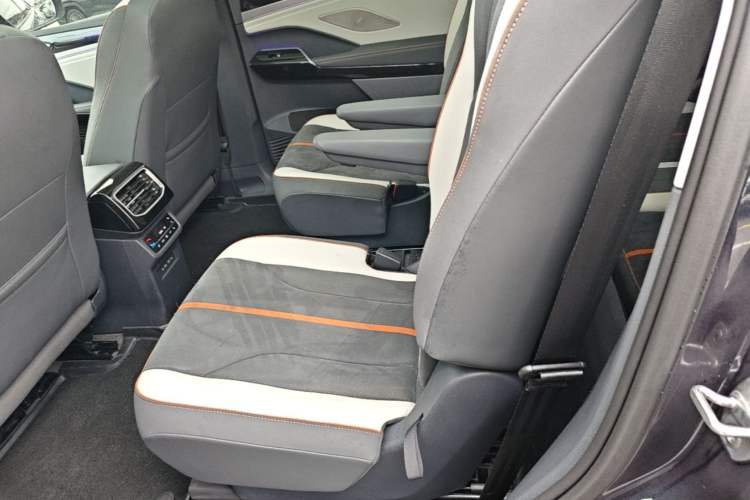 Used Volkswagen ID.6 CROZZ 2022 High-Performance PRIME Edition Left Rear Seat