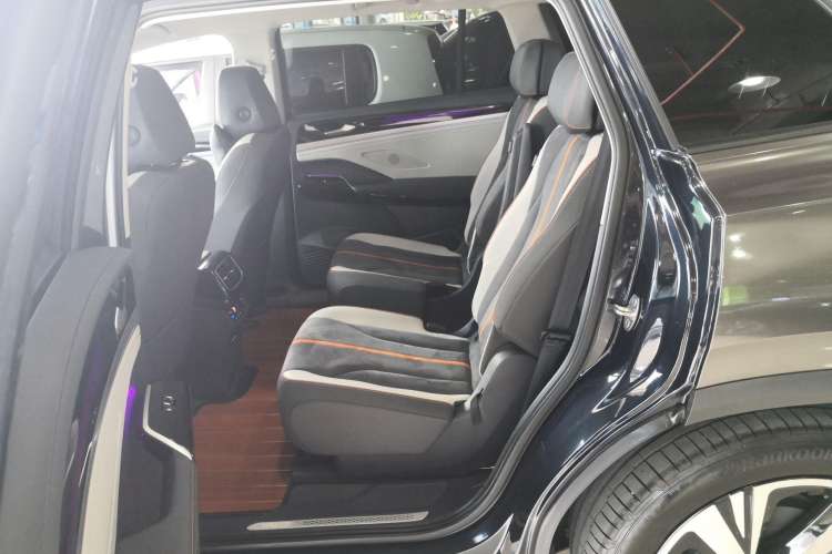 Used Volkswagen ID.6 CROZZ 2022 Long-Range PRO Edition Left Rear Seat