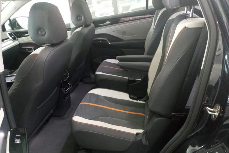 Used Volkswagen ID.6 CROZZ 2022 Long-Range PRO Edition Left Rear Seat