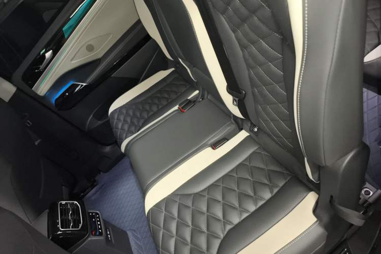 Used Volkswagen ID.6 CROZZ 2022 Long-Range PRO Edition Left Rear Seat