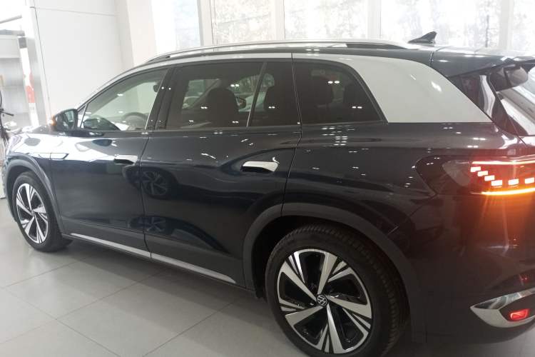 Used Volkswagen ID.6 CROZZ 2022 Long-Range PRO Edition Left Side