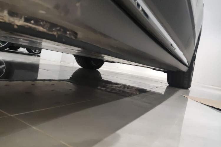 Used Volkswagen ID.6 CROZZ 2022 Long-Range PURE+ Edition Left Side Sill