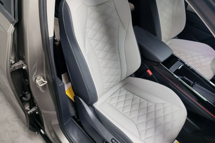 Used Volkswagen ID.6 CROZZ 2022 Long-Range PRO Edition Right Front Seat