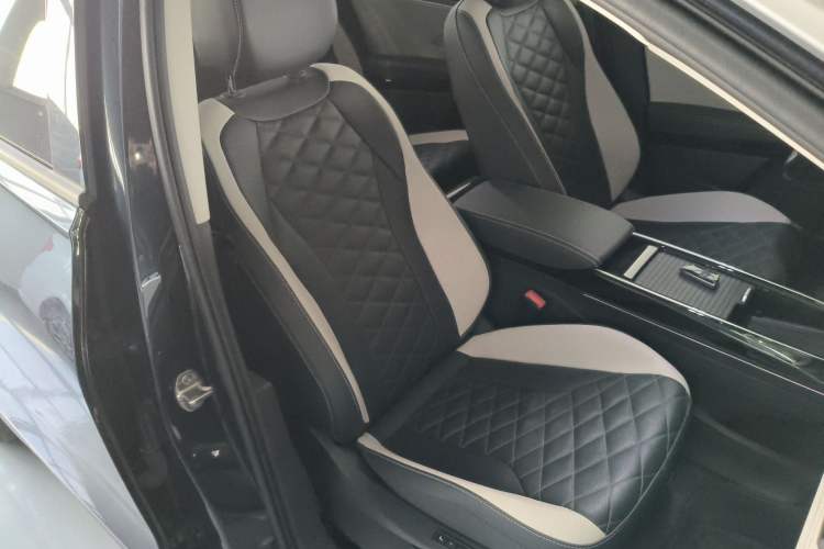 Used Volkswagen ID.6 CROZZ 2022 Long-Range PRO Edition Right Front Seat