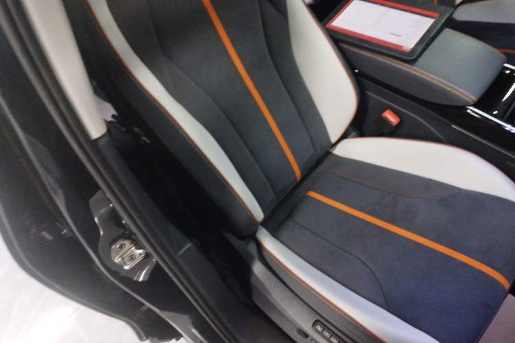 Used Volkswagen ID.6 CROZZ 2022 Long-Range PRO Edition Right Front Seat