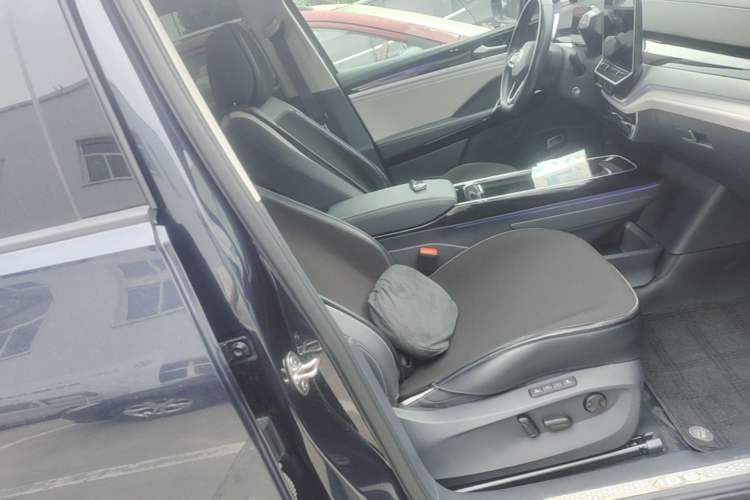 Used Volkswagen ID.6 CROZZ 2022 Long-Range PRO Edition Right Front Seat