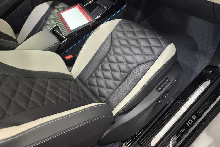 Used Volkswagen ID.6 CROZZ 2022 Long-Range PRO Edition Right Front Seat