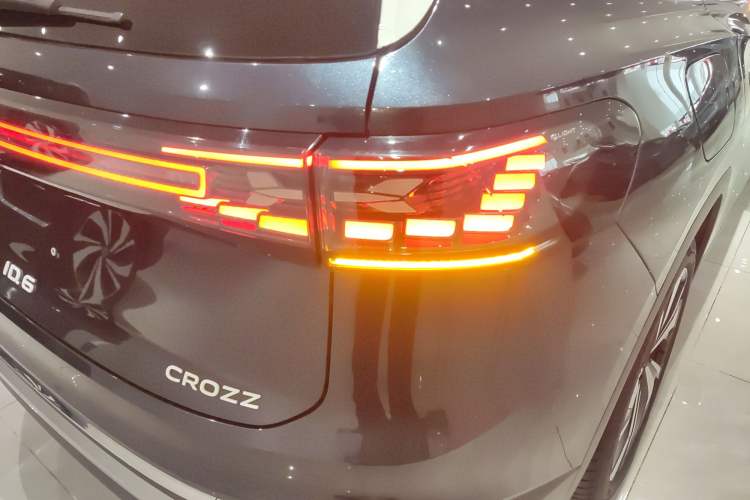 Used Volkswagen ID.6 CROZZ 2022 Long-Range PURE+ Edition Right Rear Taillight