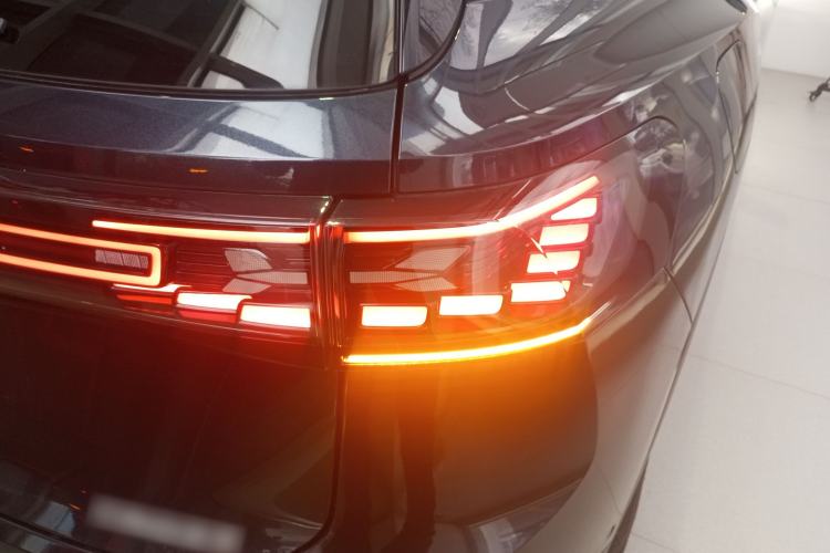 Used Volkswagen ID.6 CROZZ 2022 Long-Range PRO Edition Right Rear Taillight