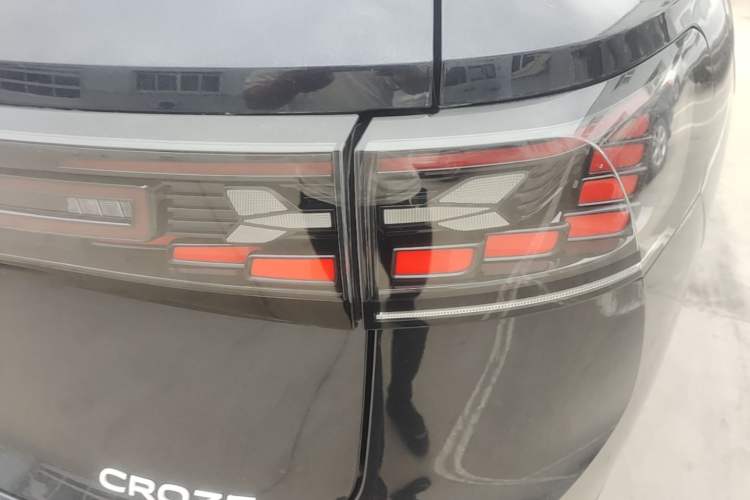 Used Volkswagen ID.6 CROZZ 2022 Long-Range PRO Edition Right Rear Taillight