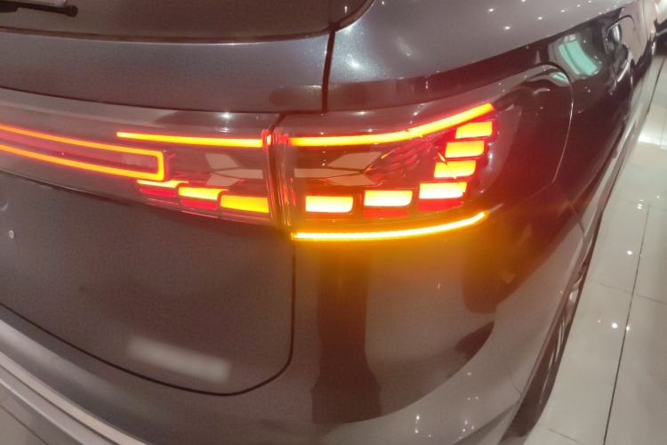 Used Volkswagen ID.6 CROZZ 2022 Long-Range PURE+ Edition Right Rear Taillight