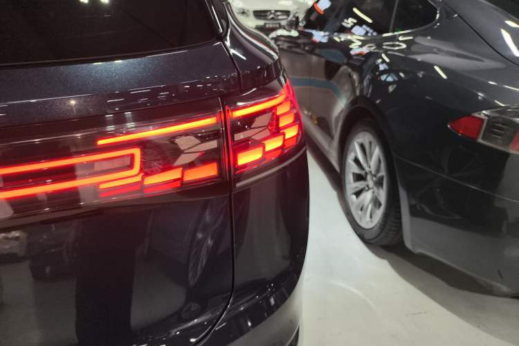 Used Volkswagen ID.6 CROZZ 2022 Long-Range PRO Edition Right Rear Taillight