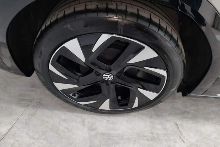 Used Volkswagen ID.6 CROZZ 2022 Long-Range PRO Edition Right Rear Wheel Hub