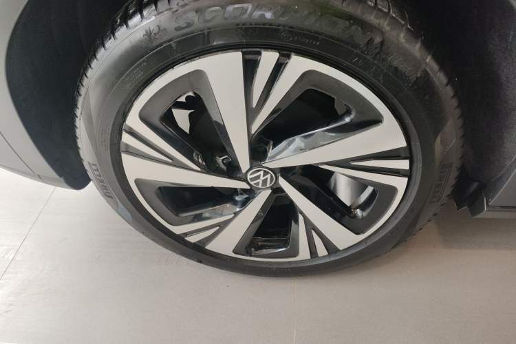 Used Volkswagen ID.6 CROZZ 2022 Long-Range PRO Edition Right Rear Wheel Hub